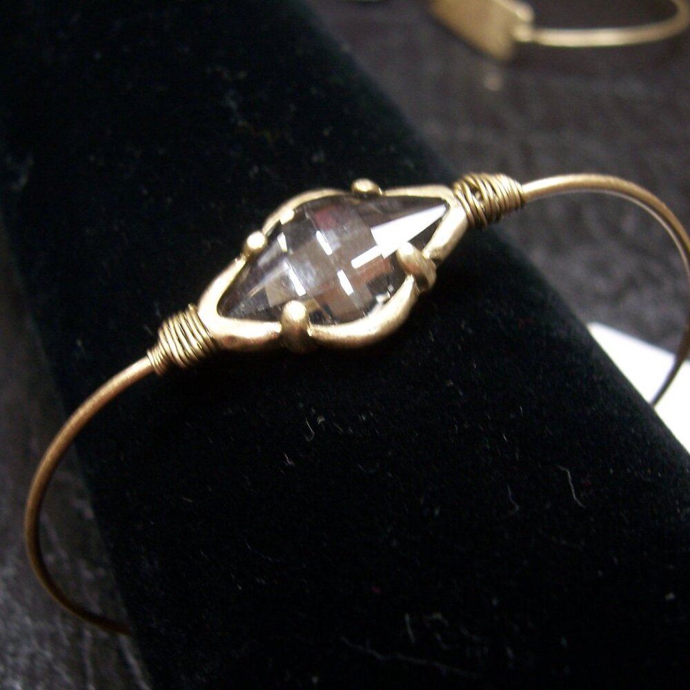 Bangle Faceted Stone - by Canvas